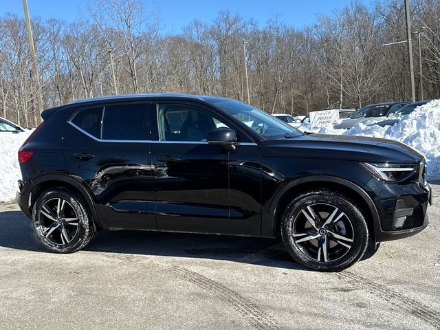2025 Volvo XC40 Core Bright Theme