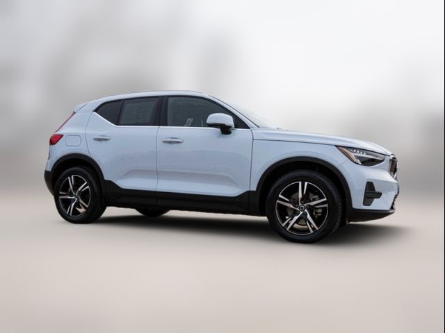2025 Volvo XC40 Core Bright Theme