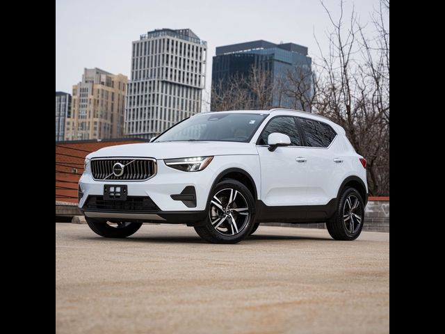 2025 Volvo XC40 Core Bright Theme