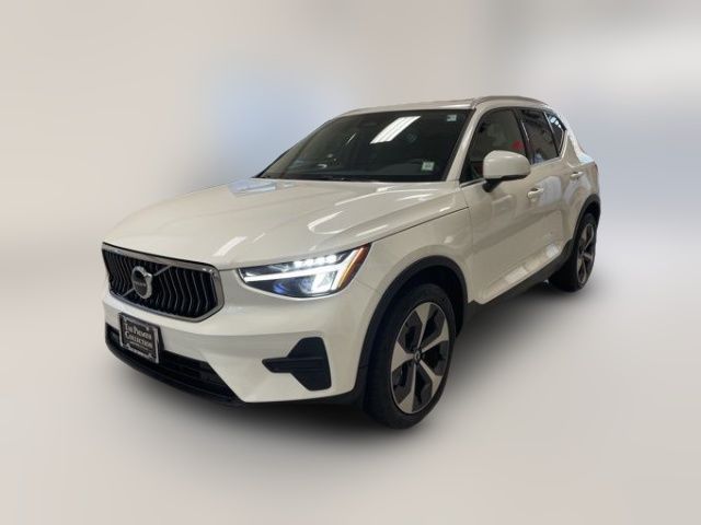 2025 Volvo XC40 Core Bright Theme