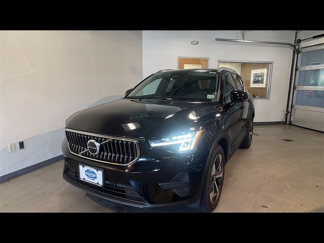 2025 Volvo XC40 Core Bright Theme