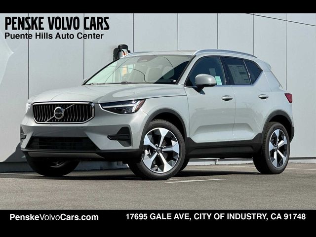 2025 Volvo XC40 Core Bright Theme