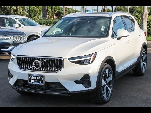 2025 Volvo XC40 Core Bright Theme