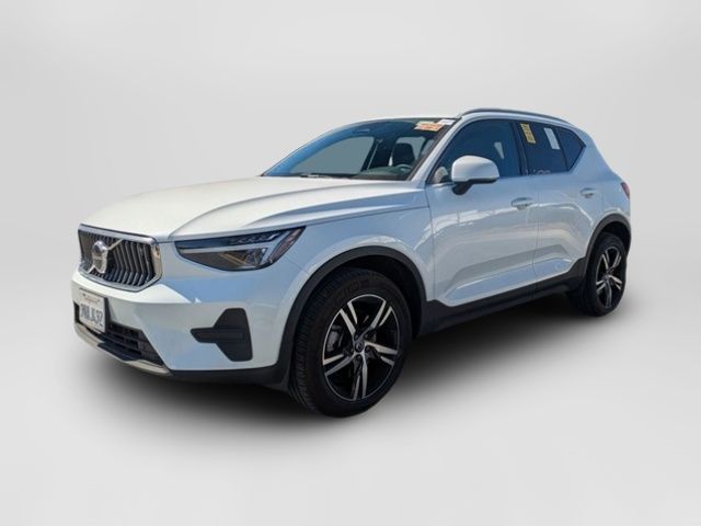 2025 Volvo XC40 Core Bright Theme