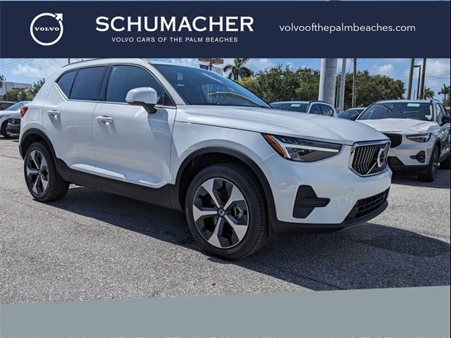 2025 Volvo XC40 Core Bright Theme