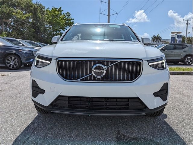 2025 Volvo XC40 Core Bright Theme