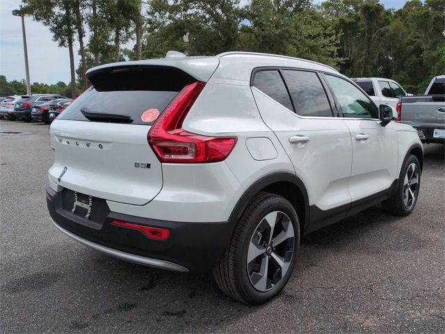 2025 Volvo XC40 Core Bright Theme