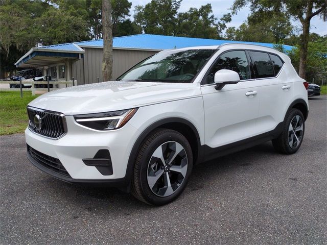 2025 Volvo XC40 Core Bright Theme