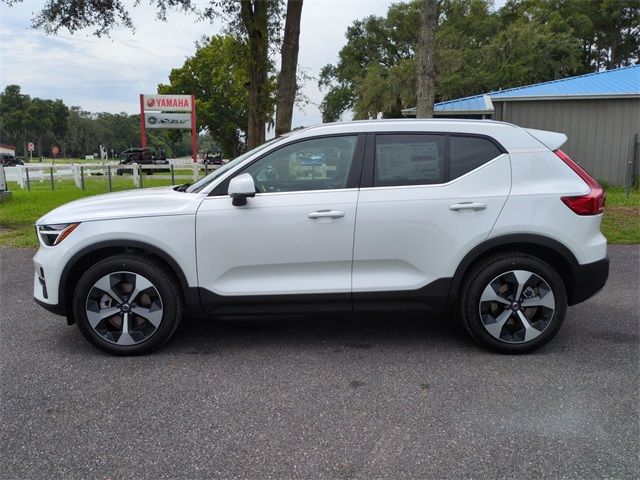 2025 Volvo XC40 Core Bright Theme