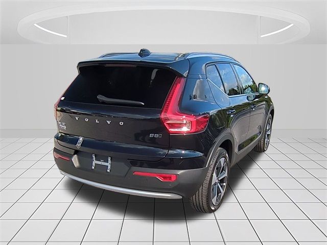 2025 Volvo XC40 Core Bright Theme