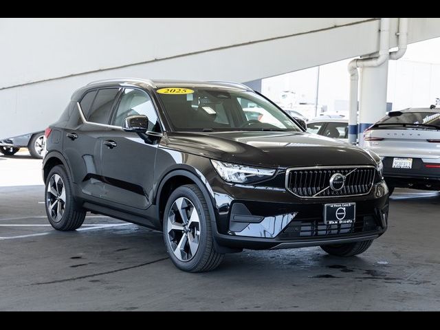 2025 Volvo XC40 Core Bright Theme