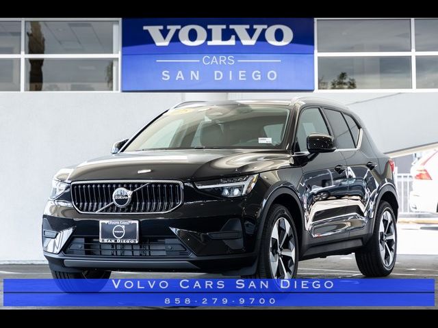 2025 Volvo XC40 Core Bright Theme