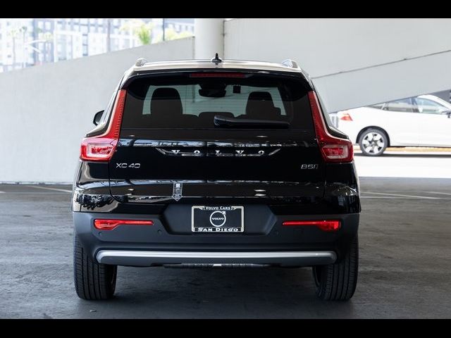 2025 Volvo XC40 Core Bright Theme