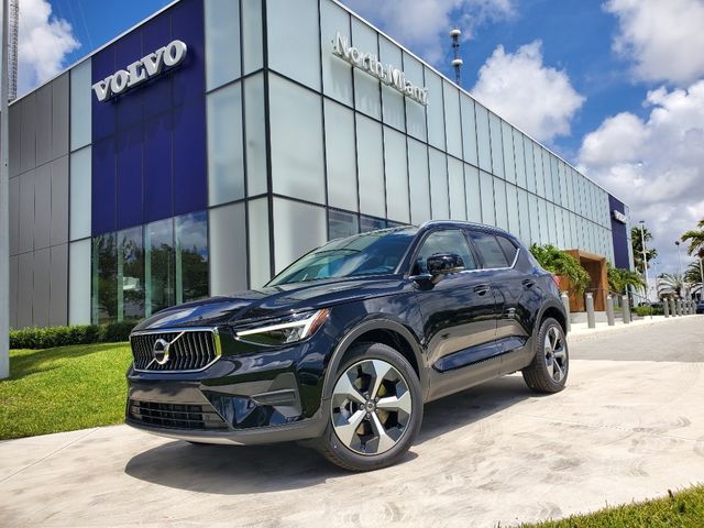 2025 Volvo XC40 Core Bright Theme