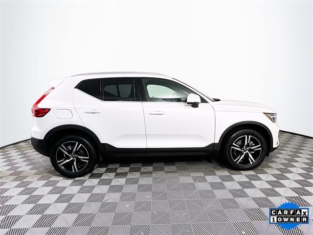 2025 Volvo XC40 Core Bright Theme