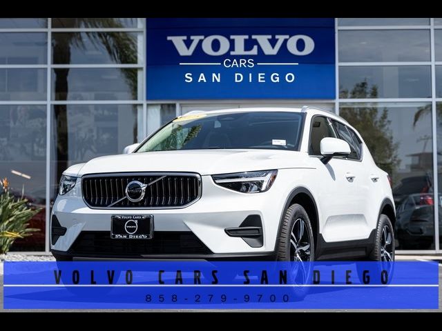 2025 Volvo XC40 Core Bright Theme