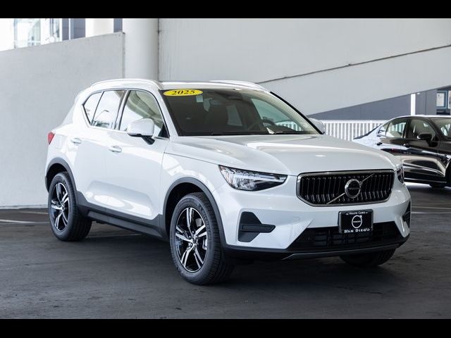 2025 Volvo XC40 Core Bright Theme