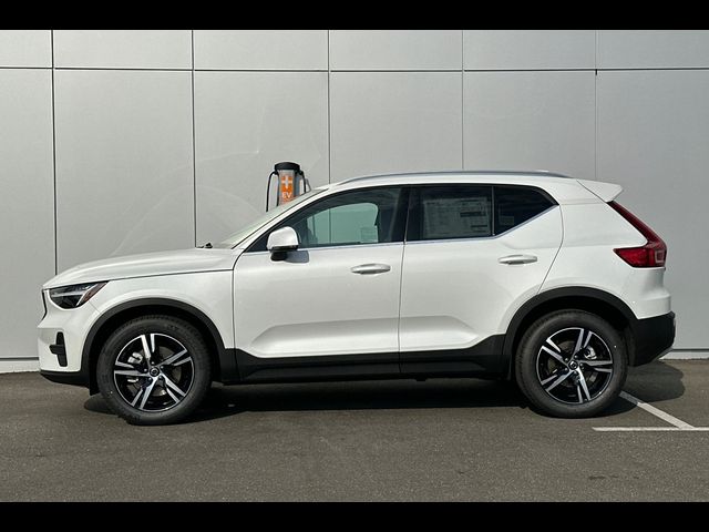 2025 Volvo XC40 Core Bright Theme