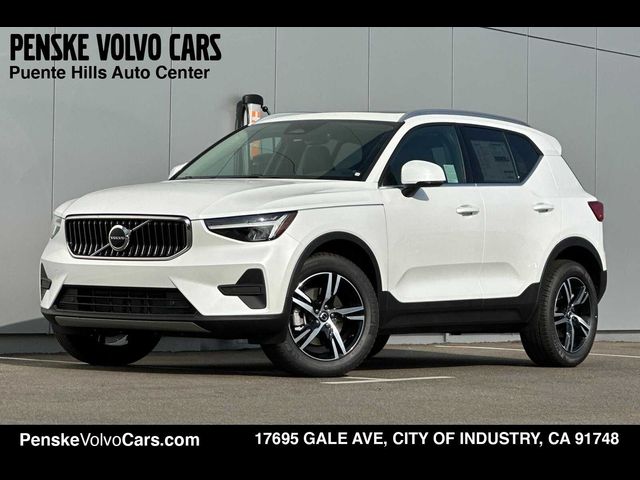 2025 Volvo XC40 Core Bright Theme