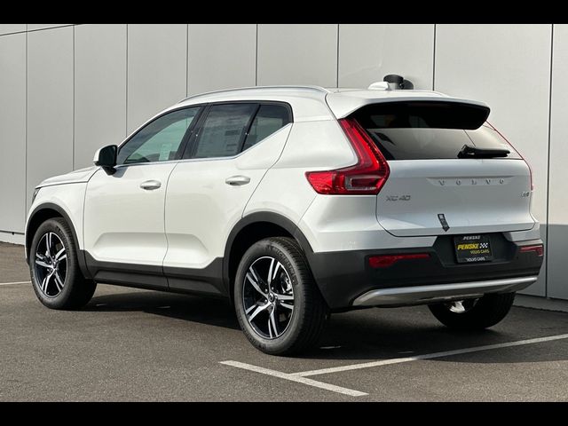 2025 Volvo XC40 Core Bright Theme