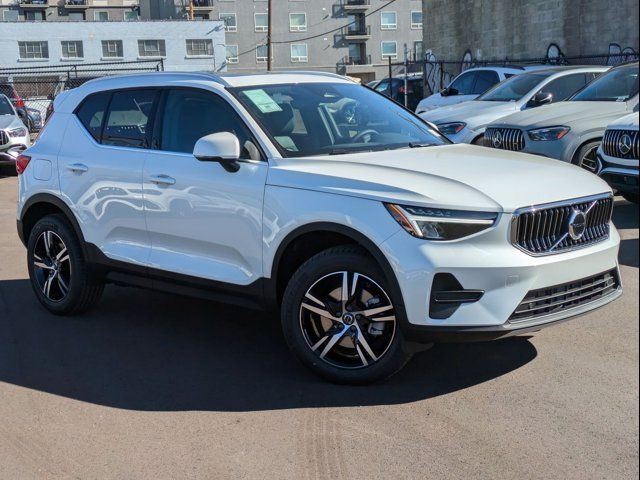 2025 Volvo XC40 Core Bright Theme