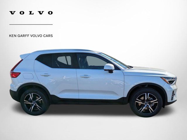 2025 Volvo XC40 Core Bright Theme