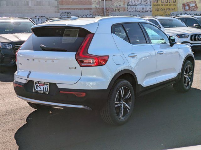 2025 Volvo XC40 Core Bright Theme