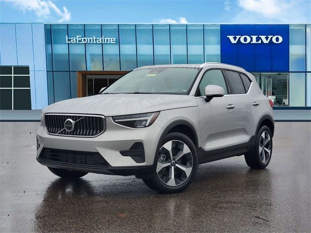 2025 Volvo XC40 Core Bright Theme