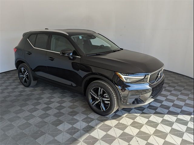 2025 Volvo XC40 Core Bright Theme