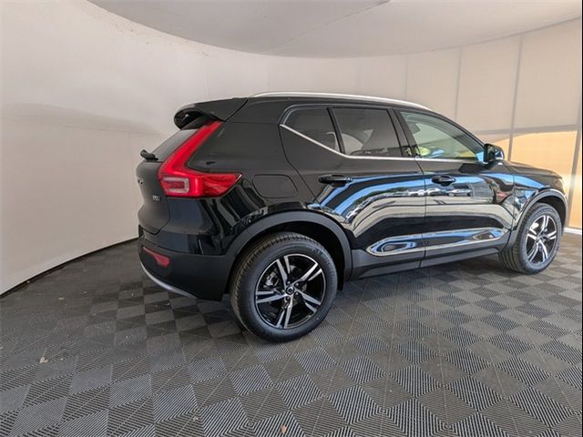 2025 Volvo XC40 Core Bright Theme