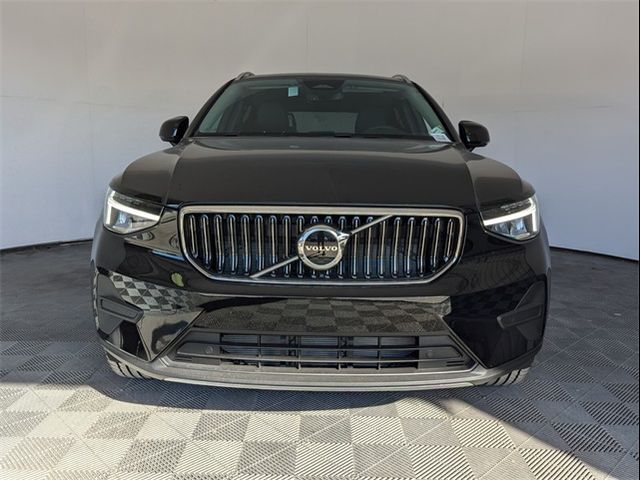 2025 Volvo XC40 Core Bright Theme