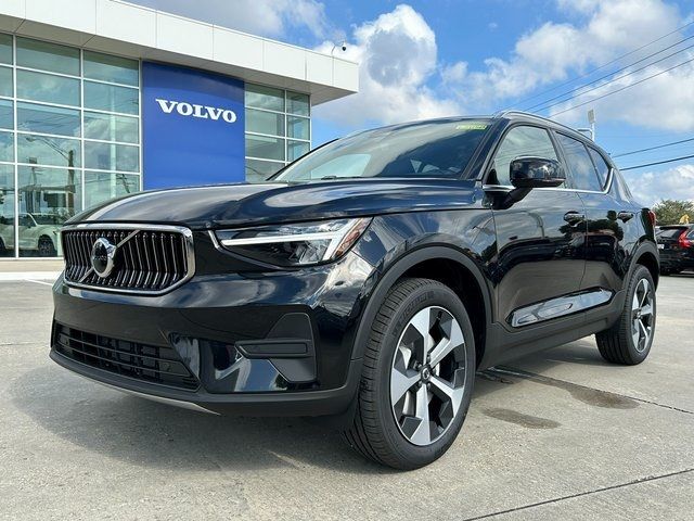 2025 Volvo XC40 Core Bright Theme