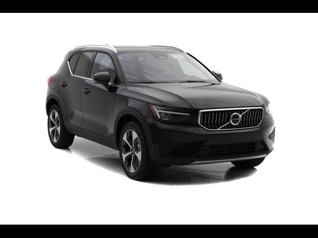 2025 Volvo XC40 Core Bright Theme