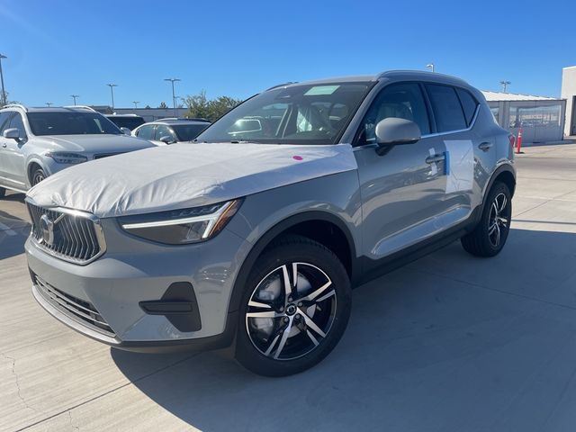 2025 Volvo XC40 Core Bright Theme