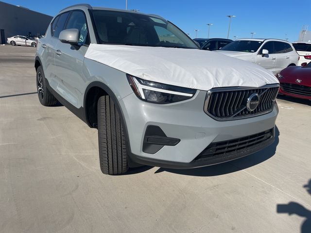 2025 Volvo XC40 Core Bright Theme