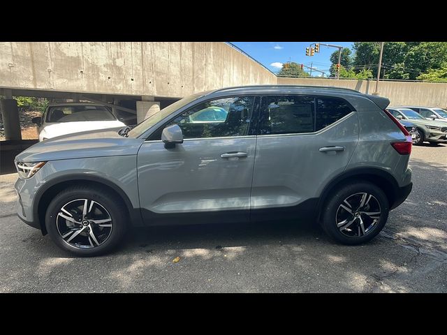 2025 Volvo XC40 Core Bright Theme