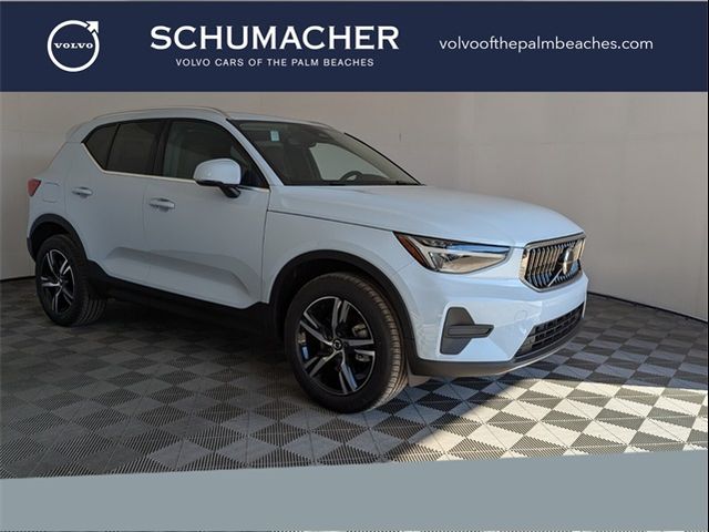 2025 Volvo XC40 Core Bright Theme