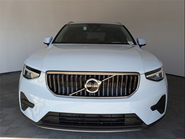 2025 Volvo XC40 Core Bright Theme