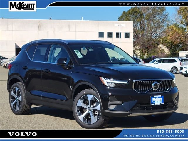 2025 Volvo XC40 Core Bright Theme