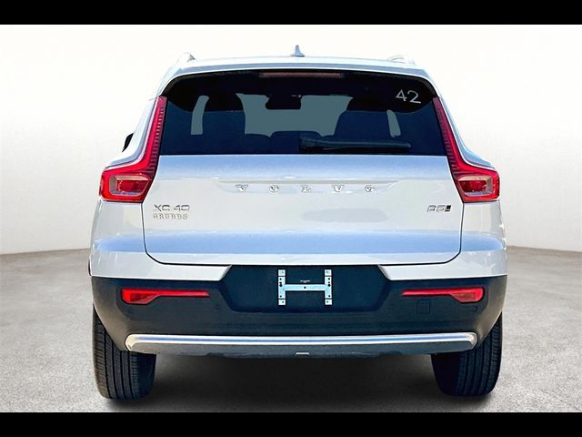 2025 Volvo XC40 Core Bright Theme