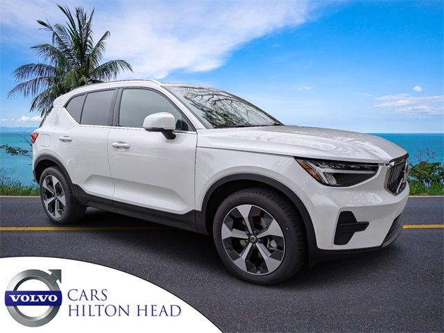 2025 Volvo XC40 Core Bright Theme