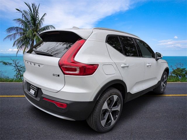 2025 Volvo XC40 Core Bright Theme