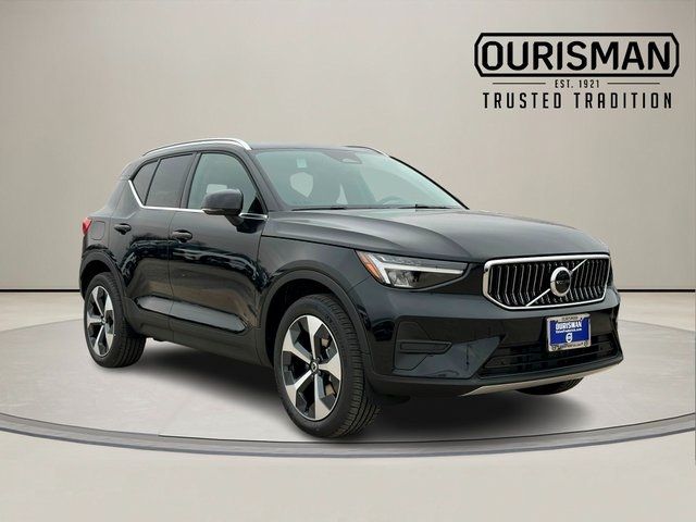 2025 Volvo XC40 Core Bright Theme