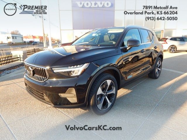 2025 Volvo XC40 Core Bright Theme