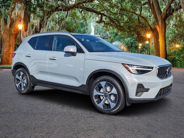 2025 Volvo XC40 Core Bright Theme