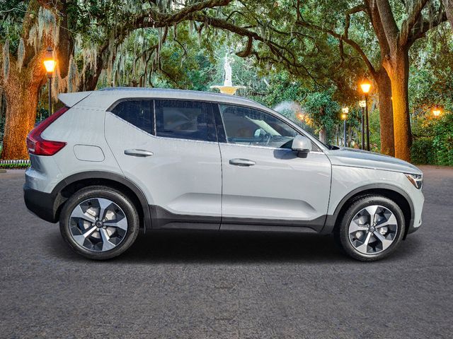 2025 Volvo XC40 Core Bright Theme