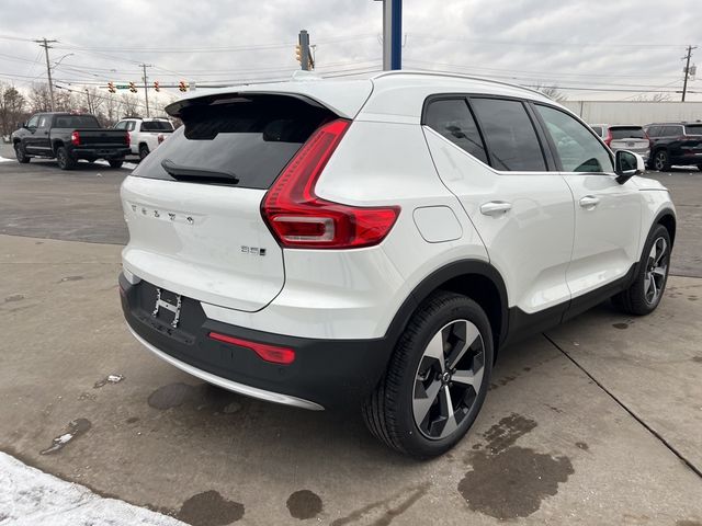 2025 Volvo XC40 Core Bright Theme