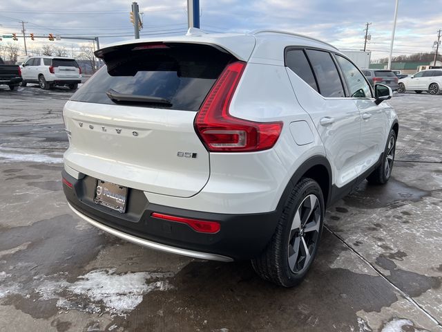 2025 Volvo XC40 Core Bright Theme