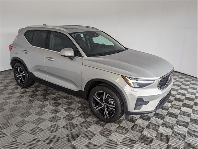 2025 Volvo XC40 Core Bright Theme