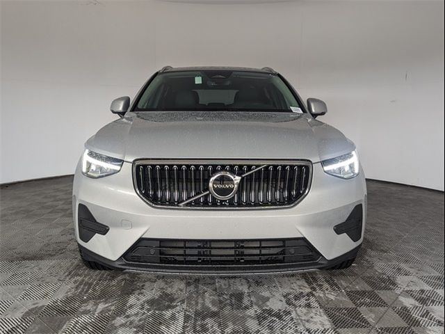 2025 Volvo XC40 Core Bright Theme